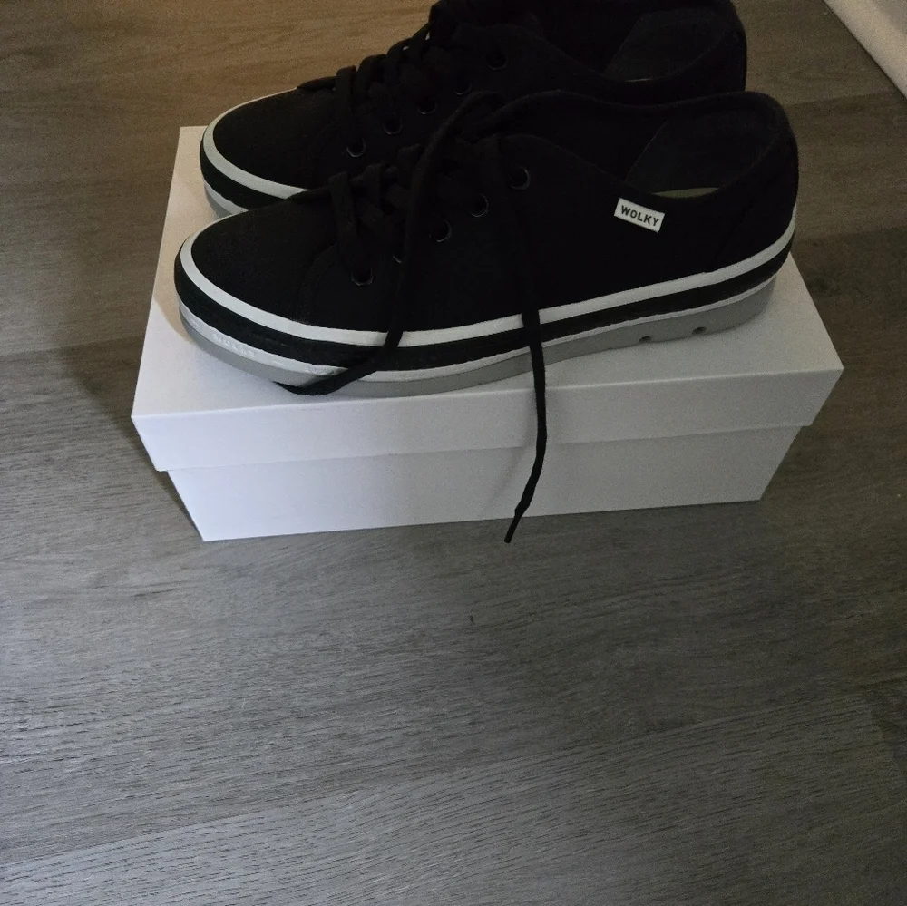 NIB Wolky Linda Black Canvas Sneakers